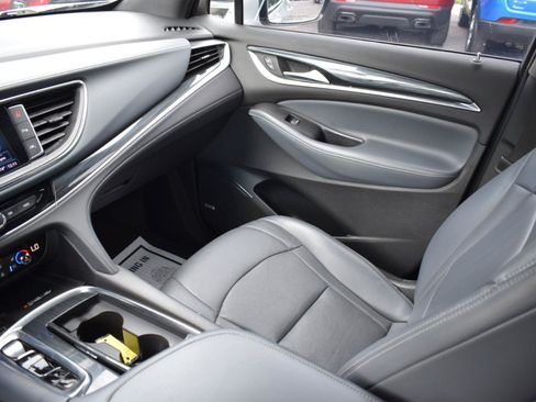Used 2022 Buick Enclave Premium FWD image 17
