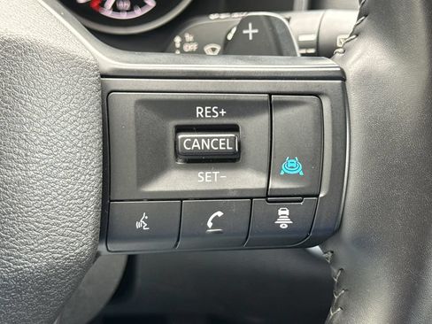 Used 2025 Nissan Rogue SV FWD image 29
