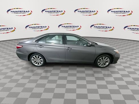 Used 2017 Toyota Camry XLE w/ Moonroof Package FWD image 9