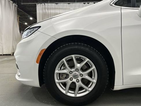 Used 2022 Chrysler Pacifica Touring-L image 22