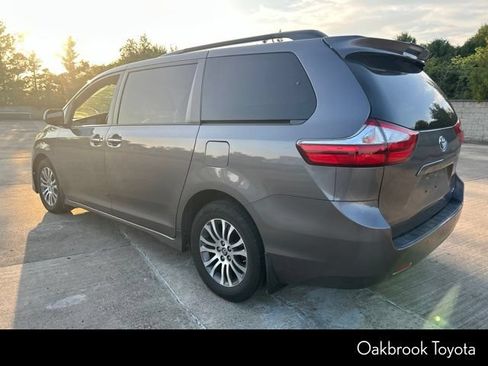 Certified 2018 Toyota Sienna XLE w/ XLE Navigation Package FWD image 3