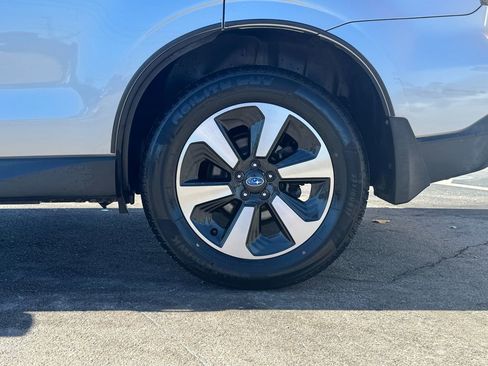 Used 2017 Subaru Forester 2.5i Premium image 14