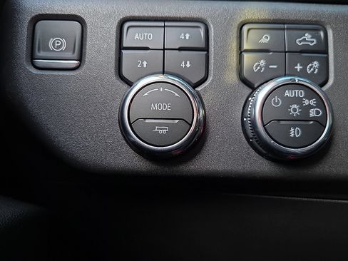 Used 2024 GMC Sierra 1500 SLT w/ SLT Premium Package AWD/4WD image 18