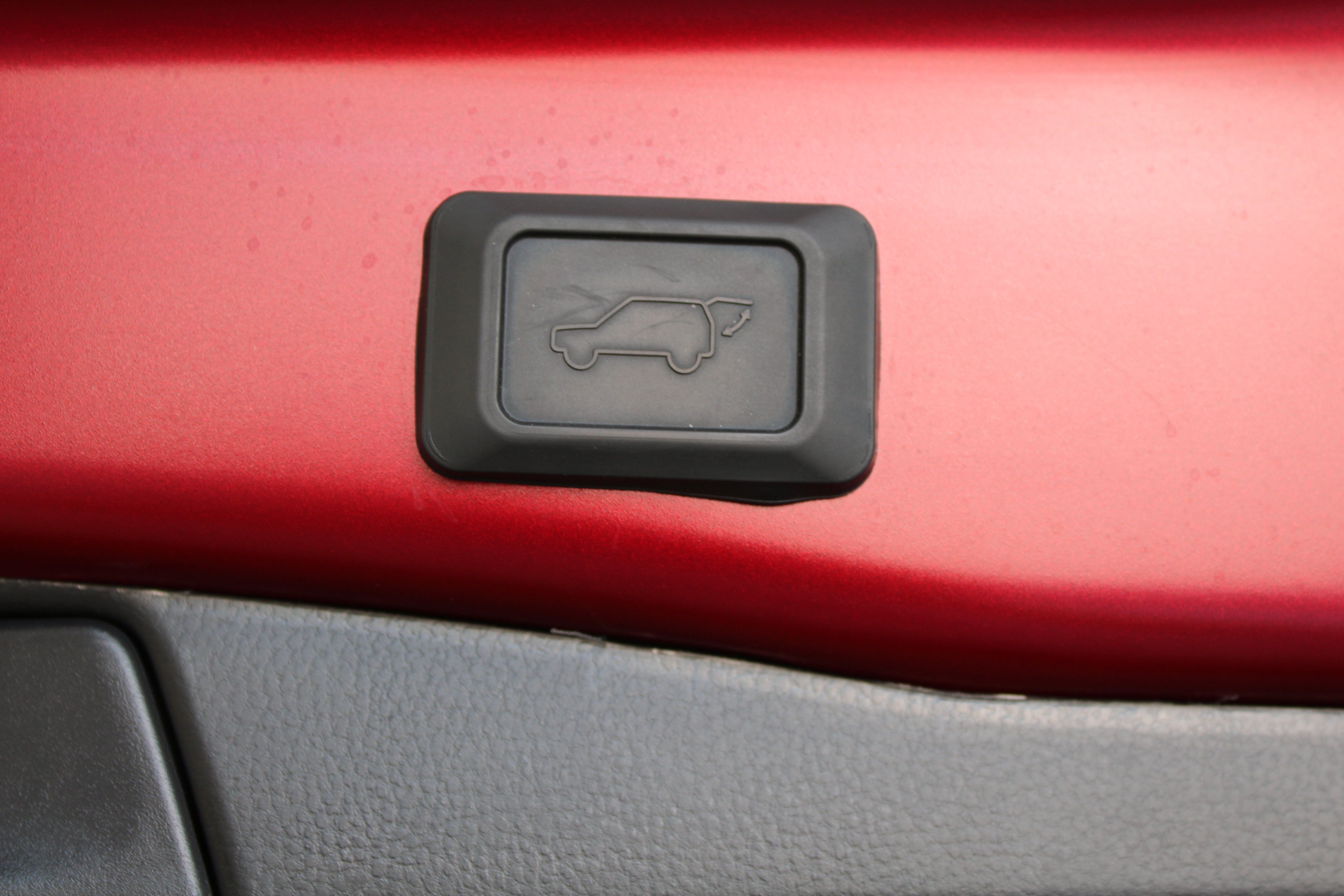 Used 2023 Toyota RAV4 XLE Premium AWD/4WD image 32