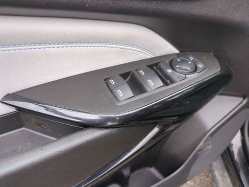 Used 2025 Chevrolet Trax LT FWD image 21