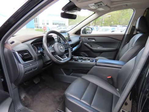 Used 2023 Nissan Rogue SL w/ SL Premium Package image 2