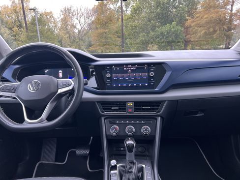 Certified 2022 Volkswagen Taos SE w/ Panoramic Sunroof Package image 28