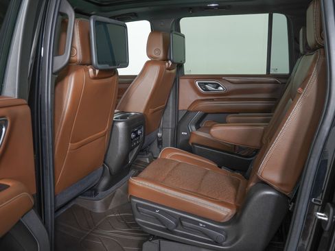 Used 2021 Chevrolet Suburban High Country image 15