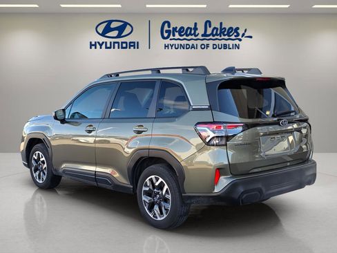 Used 2025 Subaru Forester Premium w/ Convenience Package #1 image 3