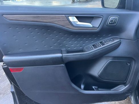 Used 2020 Ford Escape Titanium image 21