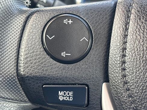 Used 2017 Toyota Corolla LE image 18