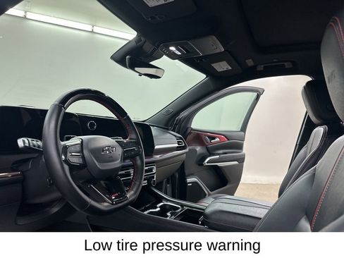 Used 2024 Chevrolet Traverse RS image 32