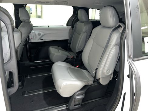 New 2026 Toyota Sienna XLE FWD image 12