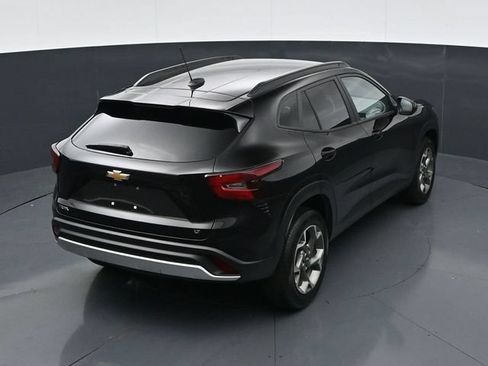 Used 2025 Chevrolet Trax LT w/ LT Convenience Package FWD image 30