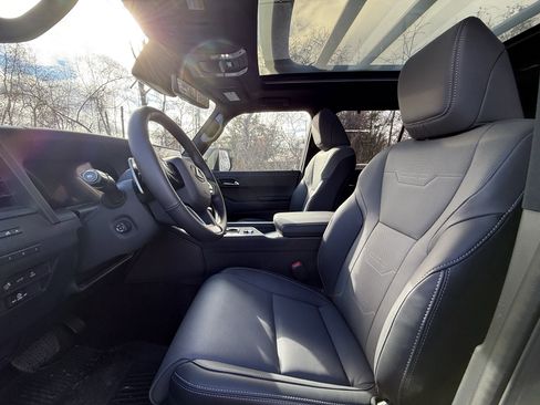 Used 2025 Lexus GX 550 image 31