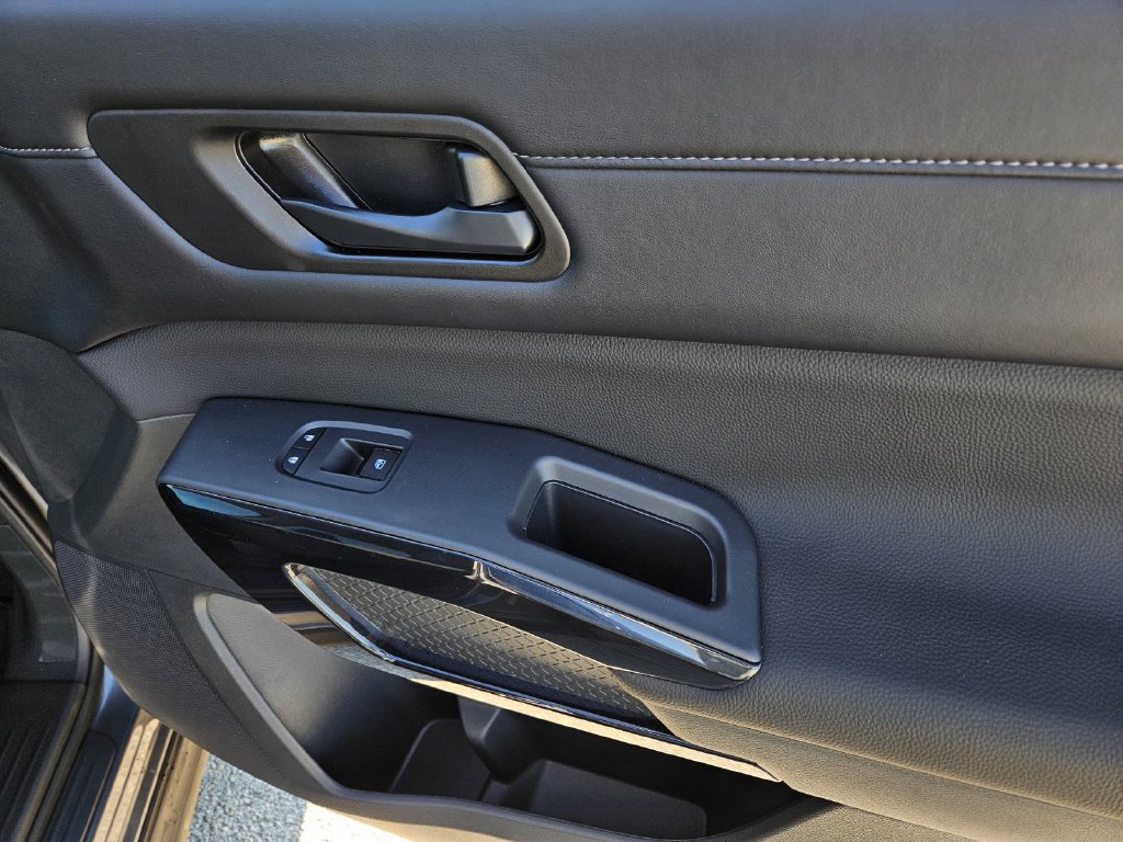 Certified 2026 Nissan Pathfinder SV FWD image 7