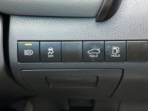 Used 2022 Toyota Camry LE FWD image 28