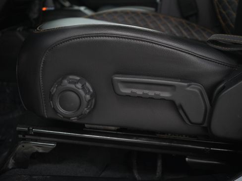 Used 2023 Jeep Wrangler Unlimited Sahara AWD/4WD image 26