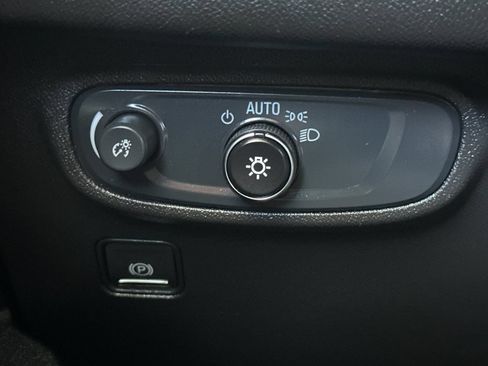 Used 2024 GMC Terrain SLE FWD image 35