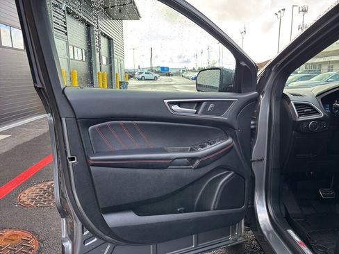 Used 2022 Ford Edge ST-Line w/ Class II Trailer Tow Package image 23