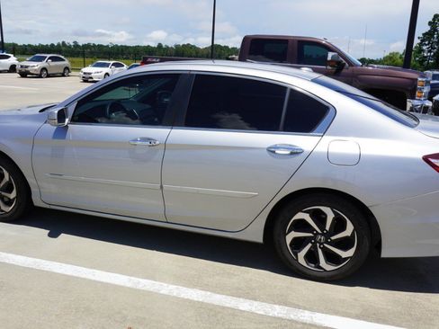 Used 2016 Honda Accord EX image 5