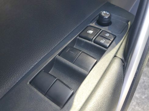 Used 2023 Toyota Corolla Cross L FWD image 19