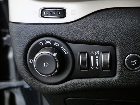 Used 2017 Jeep Cherokee 75th Anniversary AWD/4WD image 25