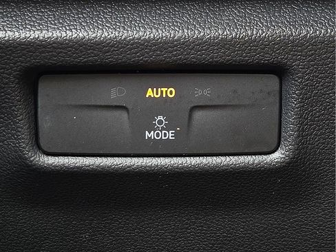 Used 2025 Volkswagen Tiguan SE R-Line AWD/4WD image 16