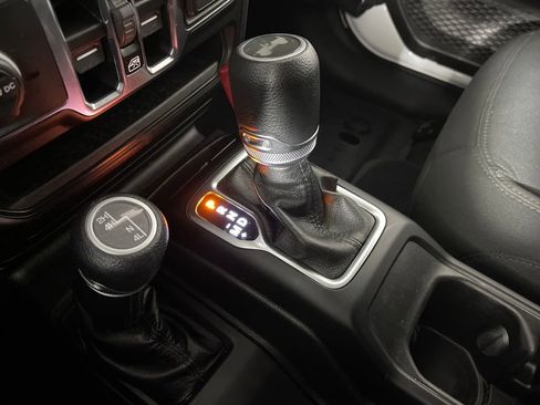 Used 2021 Jeep Wrangler Unlimited Sport image 24