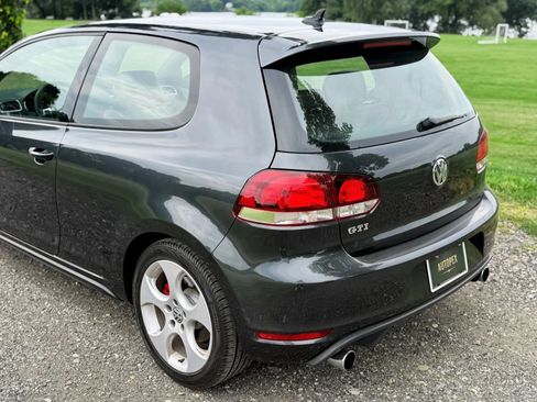 Used 2010 Volkswagen GTI 2-Door FWD image 38