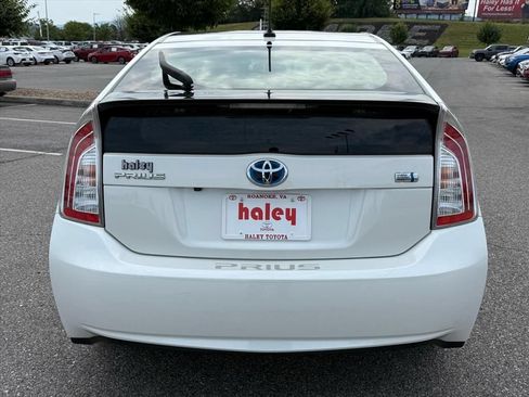 Used 2015 Toyota Prius Four w/ Deluxe Solar Roof Package FWD image 6