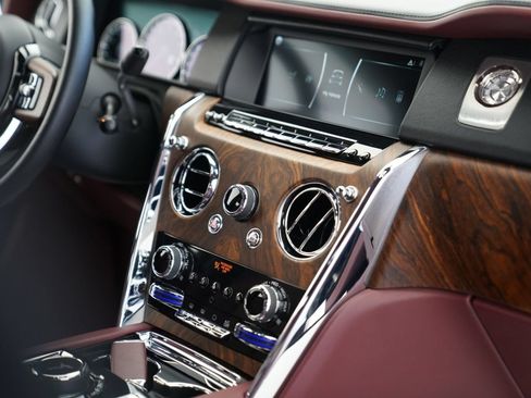 Certified 2020 Rolls-Royce Cullinan AWD/4WD image 42