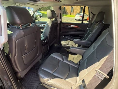 Used 2018 Cadillac Escalade Premium Luxury AWD/4WD image 32