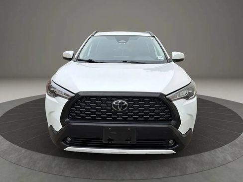 Used 2023 Toyota Corolla Cross LE AWD/4WD image 2