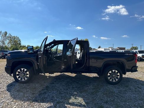 Used 2024 Chevrolet Silverado 2500 Custom w/ Custom Value Package image 27