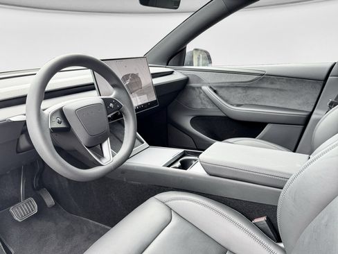 Used 2026 Tesla Model Y 2WD image 14