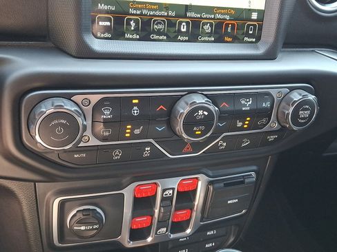 Used 2019 Jeep Wrangler Unlimited Sahara w/ Quick Order Package 24M Moab AWD/4WD image 15