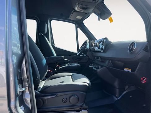 Used 2024 Mercedes-Benz Sprinter 2500 image 15