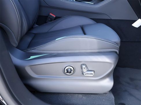 New 2025 Maserati Grecale Modena image 12