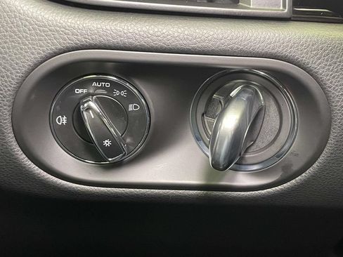 Certified 2025 Porsche Macan AWD/4WD image 44