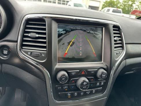 Used 2017 Jeep Grand Cherokee Altitude AWD/4WD image 8