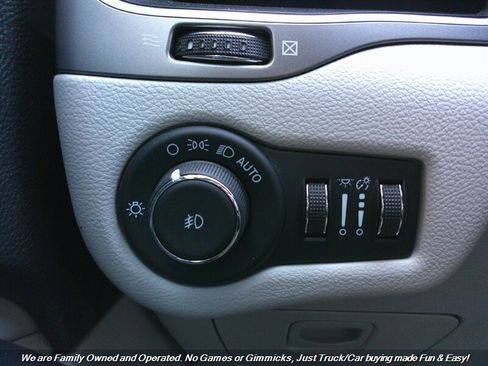 Used 2021 Jeep Cherokee Latitude Plus image 44