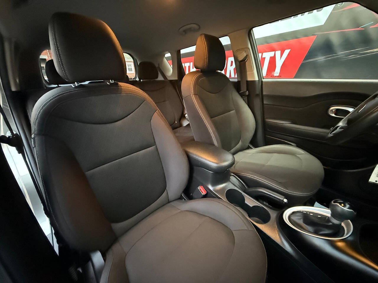 Used 2017 Kia Soul FWD image 6