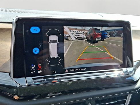 Used 2025 Volkswagen Atlas SE AWD/4WD image 18