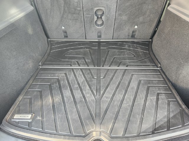 Used 2026 Tesla Model Y AWD image 37