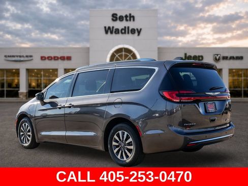Used 2021 Chrysler Pacifica Touring-L FWD image 71