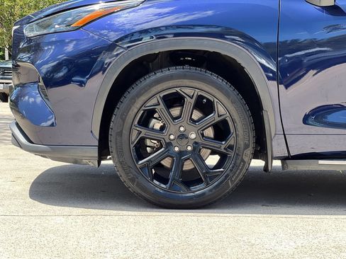 Used 2022 Toyota Highlander LE FWD image 26