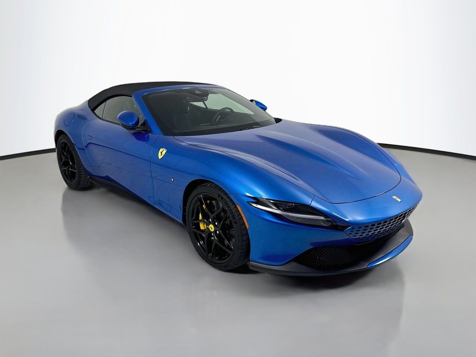 Used 2025 Ferrari Roma Spider RWD image 1