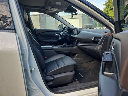 Used 2021 Nissan Rogue SV w/ Premium Package FWD image 26