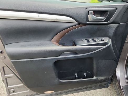 Certified 2019 Toyota Highlander XLE AWD/4WD image 13
